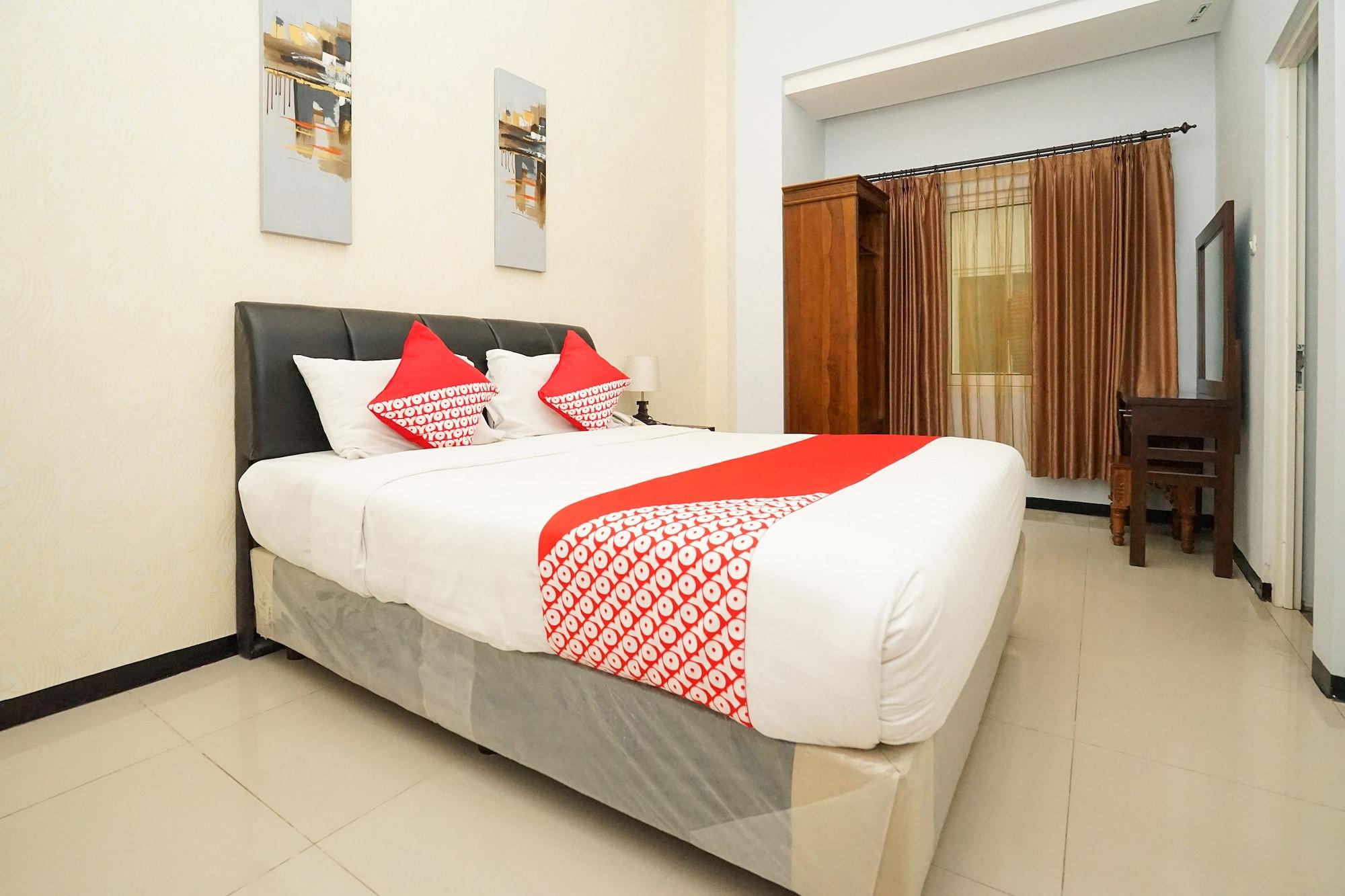 Oyo 282 Putri Utari Residence Malang Exterior photo