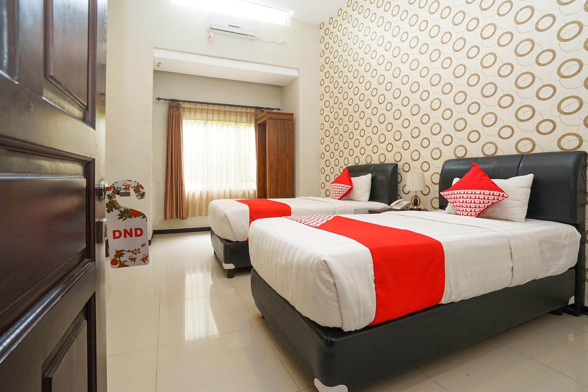Oyo 282 Putri Utari Residence Malang Exterior photo