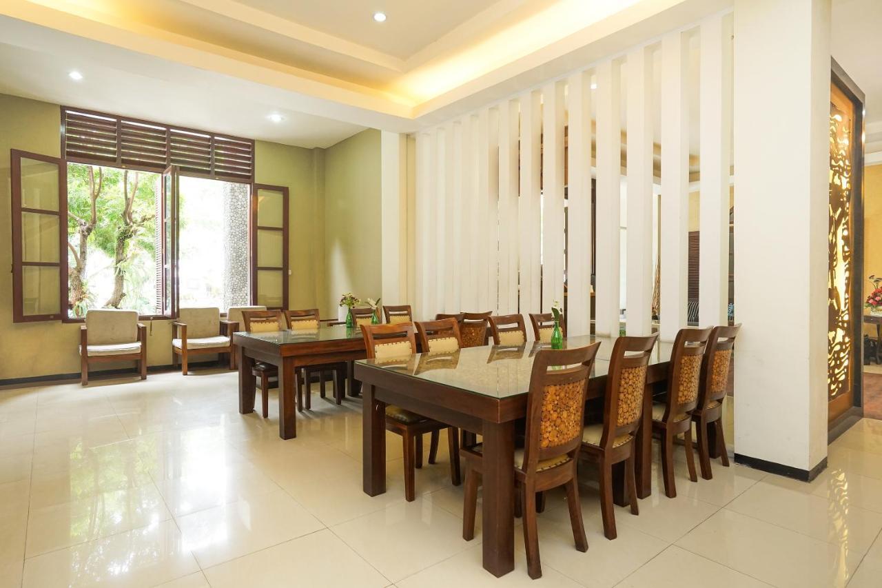 Oyo 282 Putri Utari Residence Malang Exterior photo
