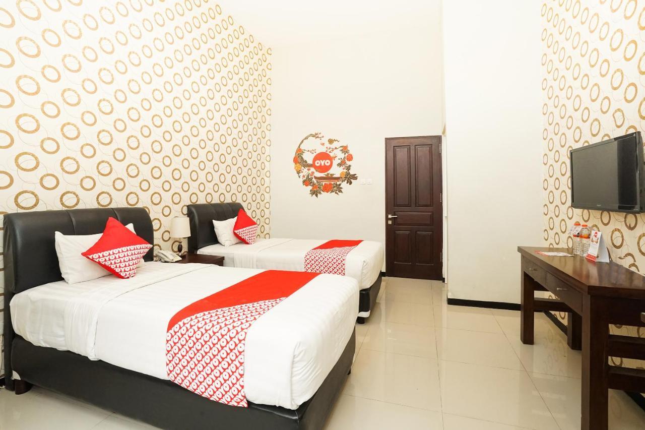Oyo 282 Putri Utari Residence Malang Exterior photo