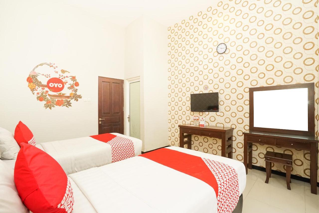 Oyo 282 Putri Utari Residence Malang Exterior photo