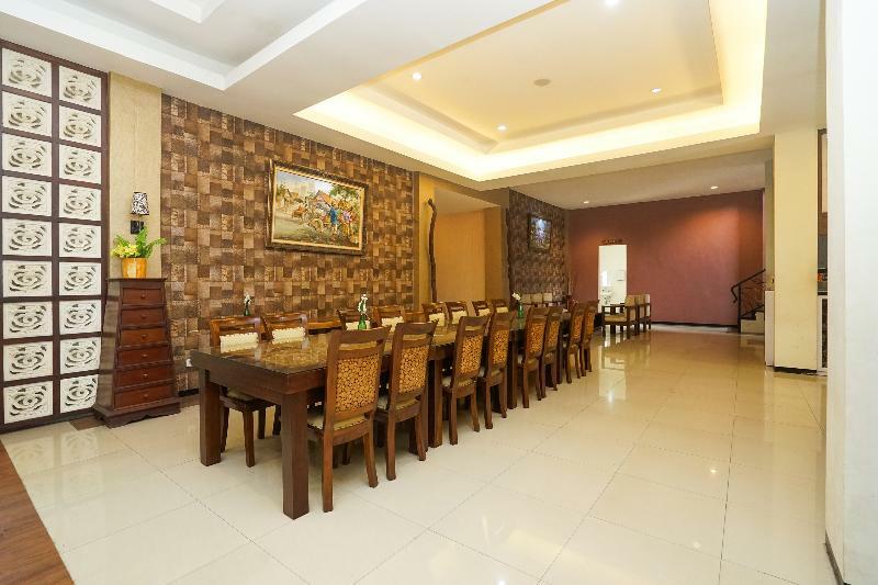Oyo 282 Putri Utari Residence Malang Exterior photo